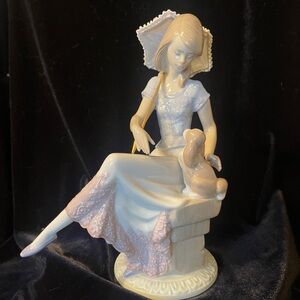 “Picture Perfect” #7612 Lladro Collectors Society 5th Anniversary.